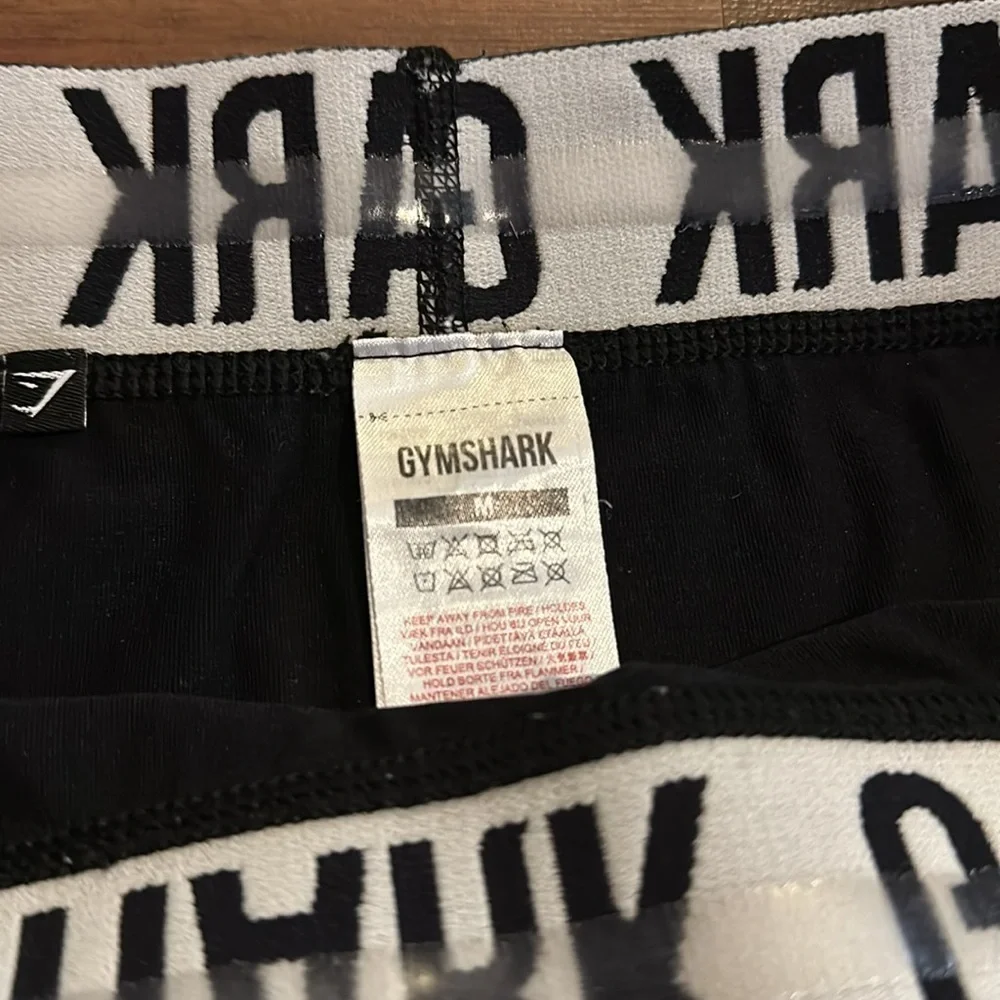 Gymshark Seamless Black Shorts Size Medium Soellout Waistband Flex - Picture 3 of 4